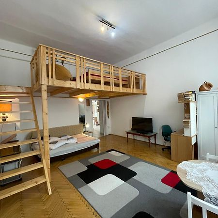 Andrassy Adventures Apartment บูดาเปสต์ ภายนอก รูปภาพ